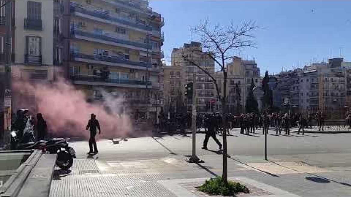 THESSTODAY.GR - Επεισόδια στο ΥΜΑΘ μετά την πορεία για τα Τέμπη