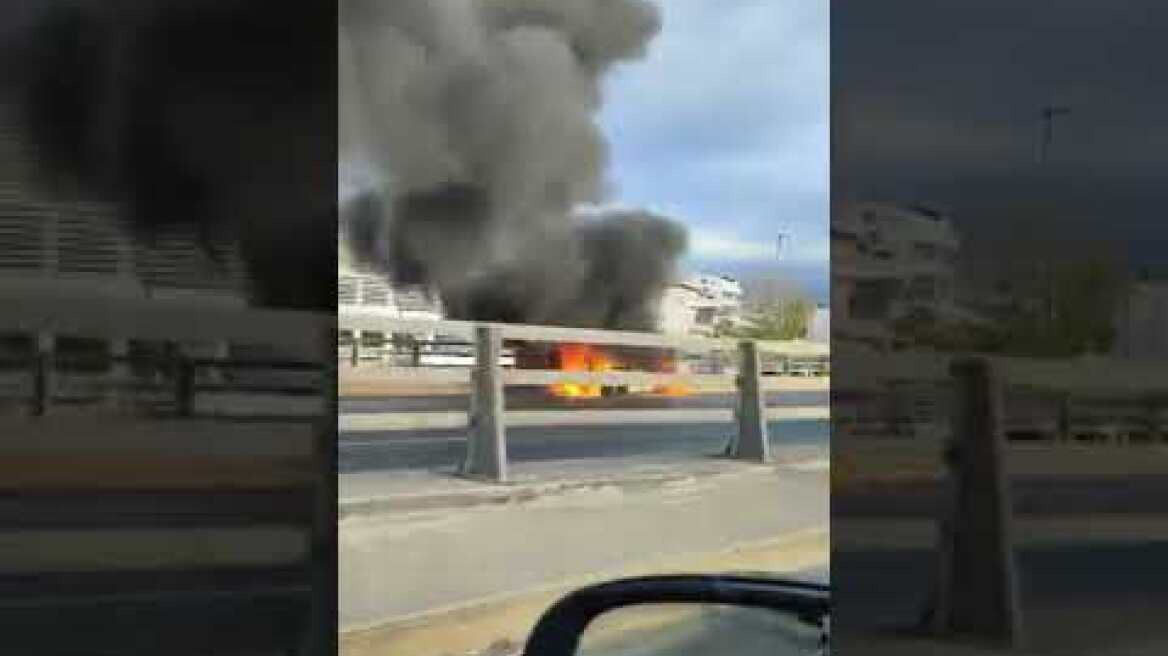 Βίντεο από το αυτοκίνητο που τυλίχθηκε στις φλόγες στον Κηφισό (1)