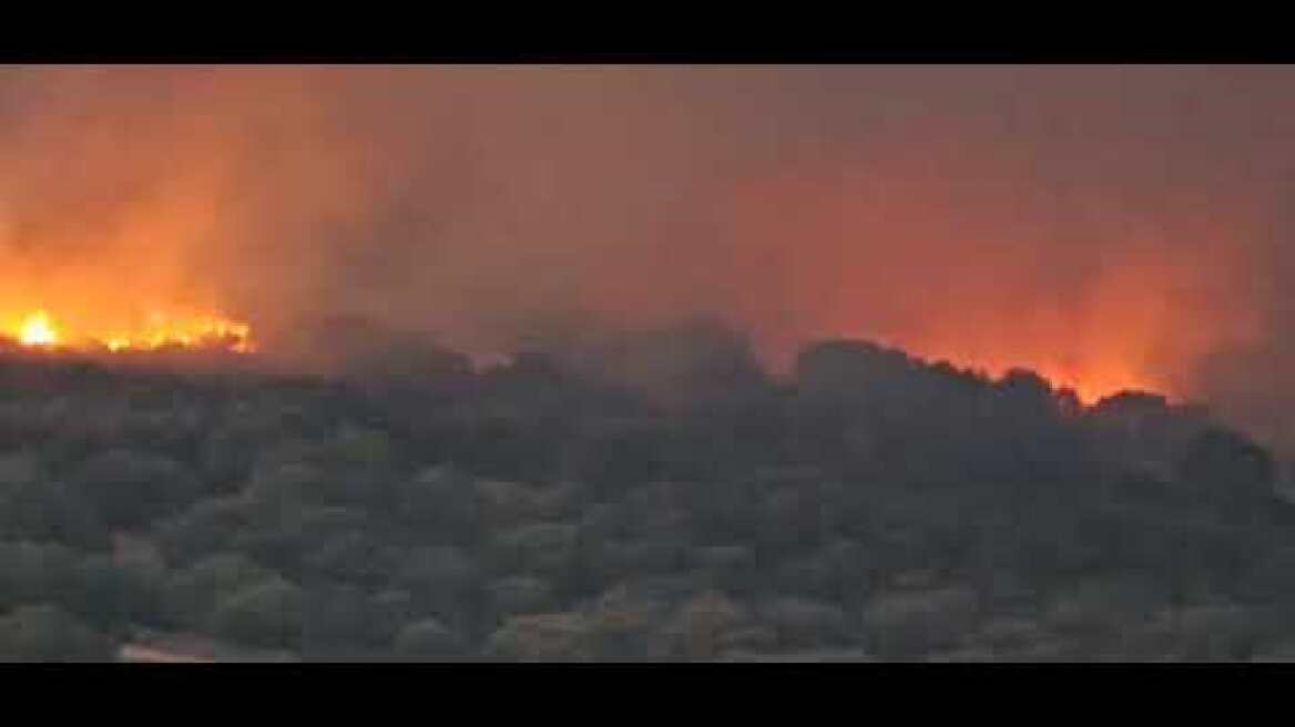 Ανεξέλεγκτη φωτιά στην Εύβοια