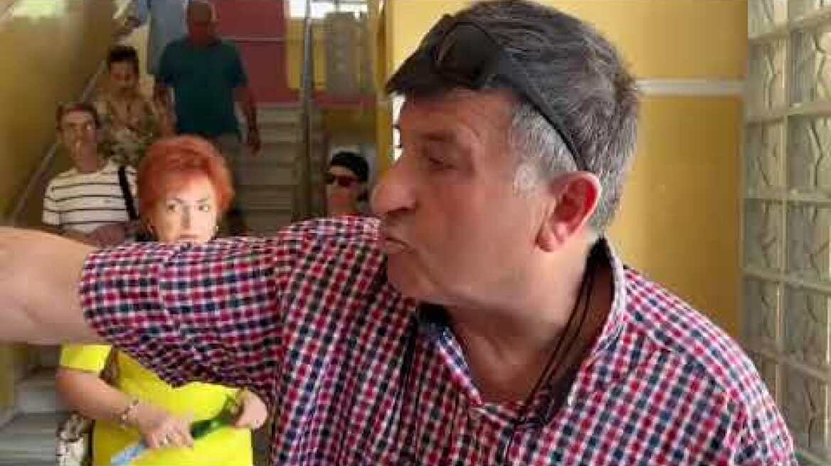 Απεγκλωβισμός της πυροσβεστικής στο 1 Γυμνάσιο Λύκειο Λάρισας που έχει εκλογικά τμήματα (4)