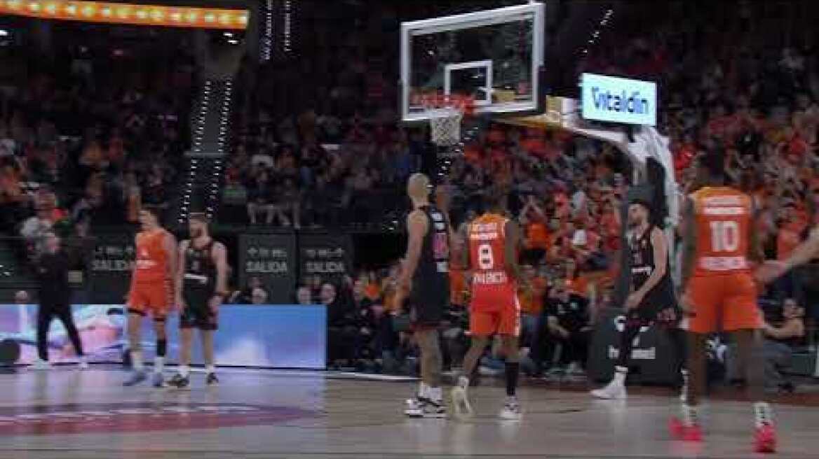 Ξεκόλλησε κομμάτι από το χρονόμετρο στο Βαλένθια - Ολυμπιακός, αποκαταστάθηκε σχεδόν αμέσως η ζημιά
