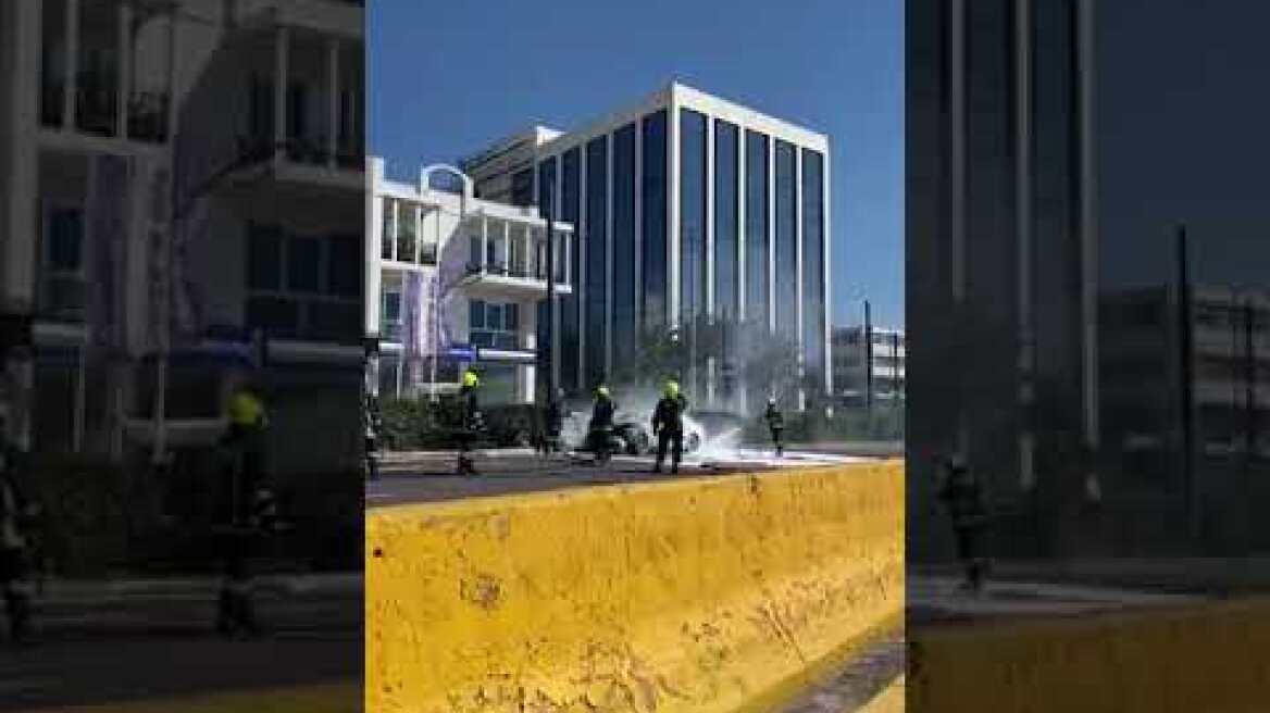 Φωτιά σε αυτοκίνητο στη Λεωφόρο Κηφισίας