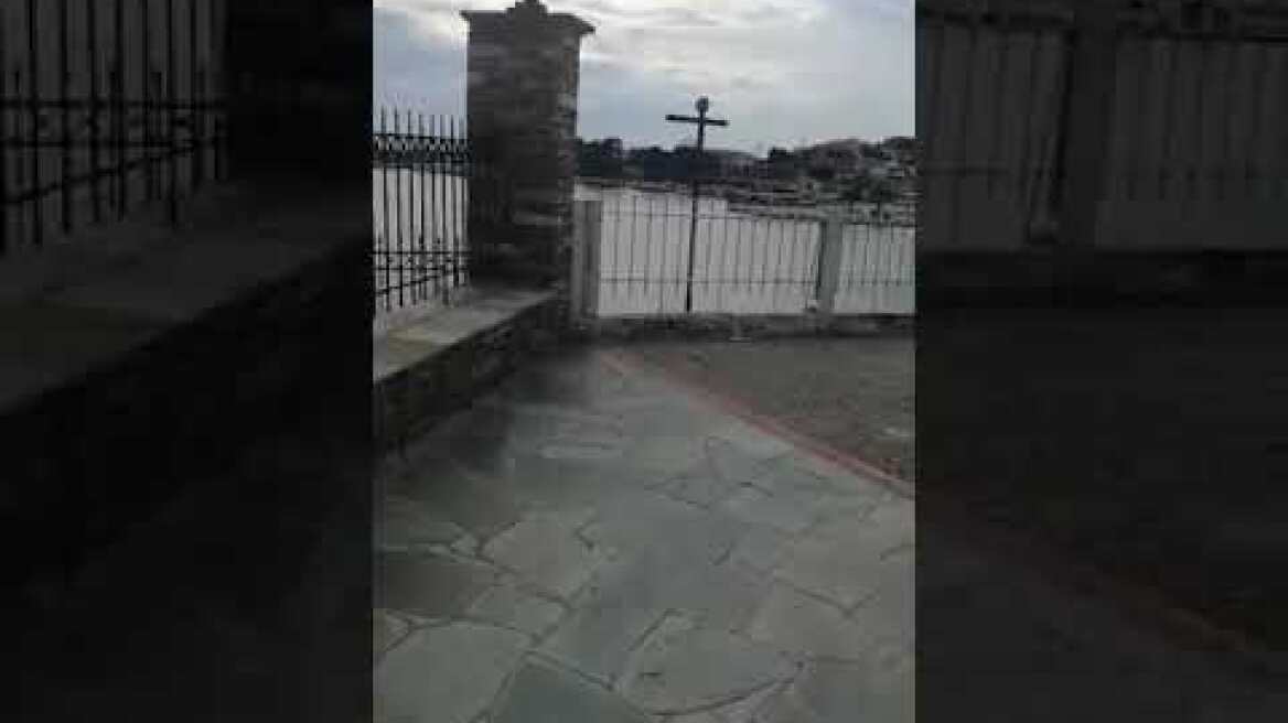 Σελφ σέρβις το Άγιο Φως στην Χαλκιδική