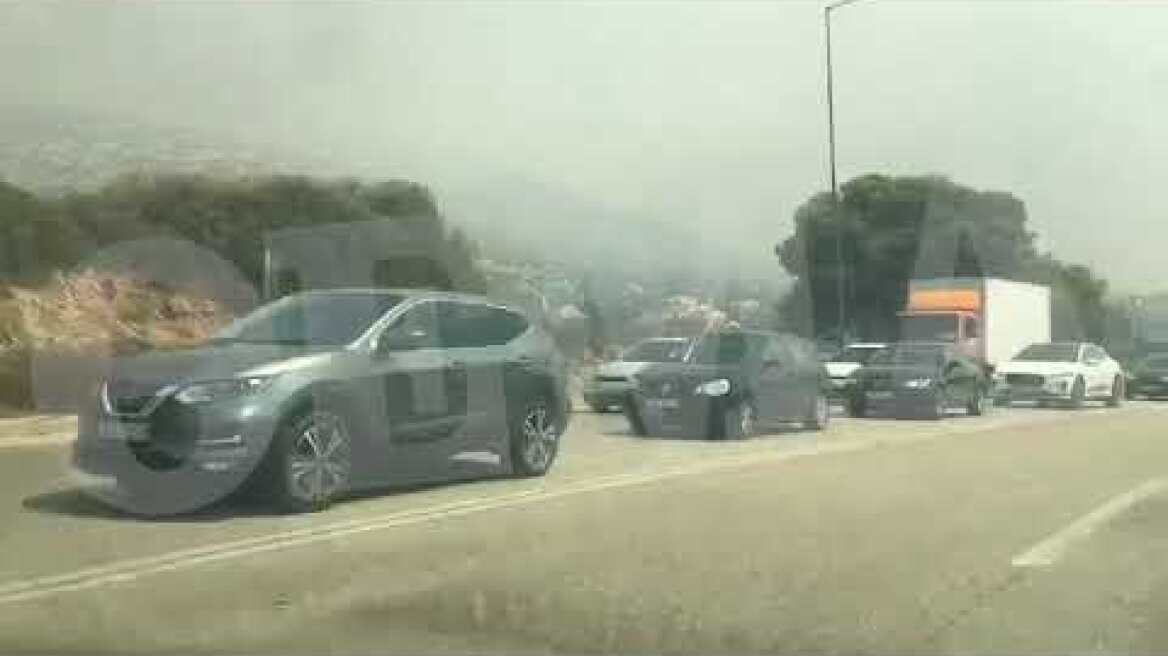 Αθηνών-Σουνιου - Ουρές αυτοκινήτων - Εκκενώνεται η Σαρωνίδα