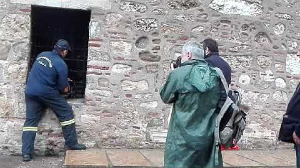 ThessNews.gr- Εγκλωβίστηκαν άτομα στο Λευκό Πύργο