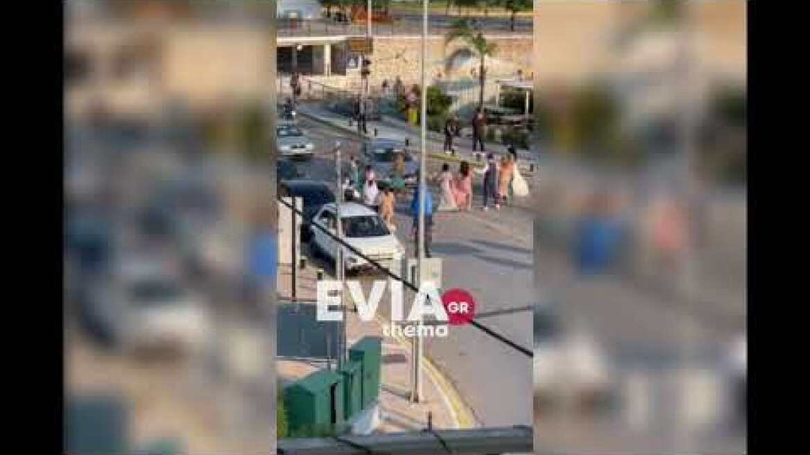 Eviathema.gr - Έκκλησε τον δρόμο η νύφη με τους καλεσμένους στην Χαλκίδα