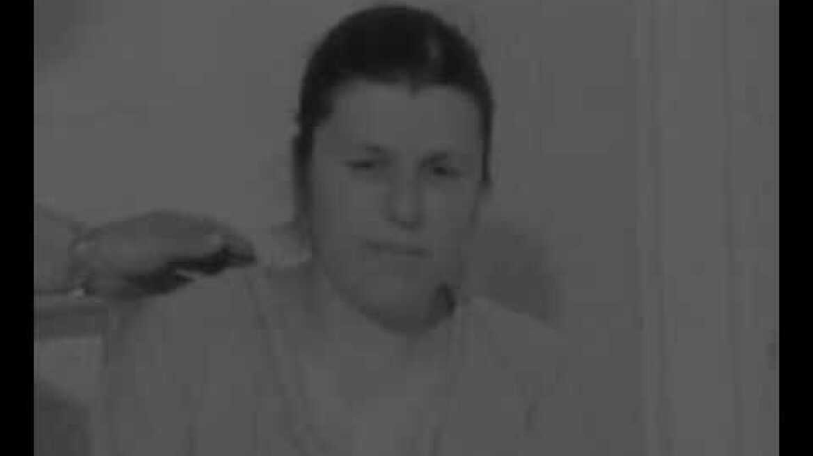 23 1 1976  Oικογενεια Ευθυμιου με τα 16 παιδια απο το χωριο Κυπαρισι Αγρινιου