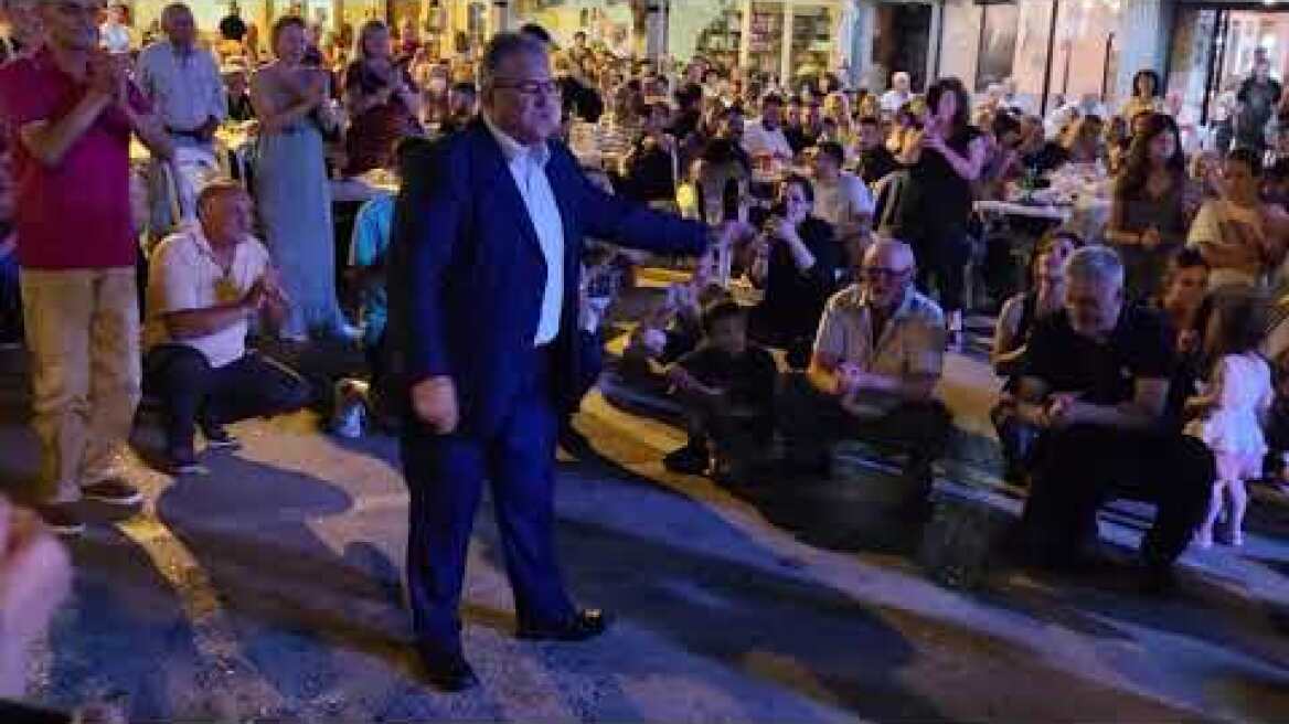 Ο Δημήτρης Κουτσούμπας χορεύει ζεϊμπέκικο με το τραγούδι «Της γερακίνας γιος» | newsbomb.gr