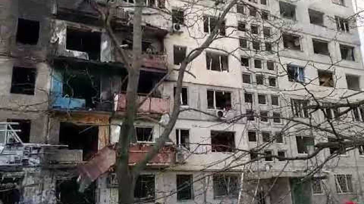 Bομβαρδισμός πολυκατοικίας στο Κίεβο