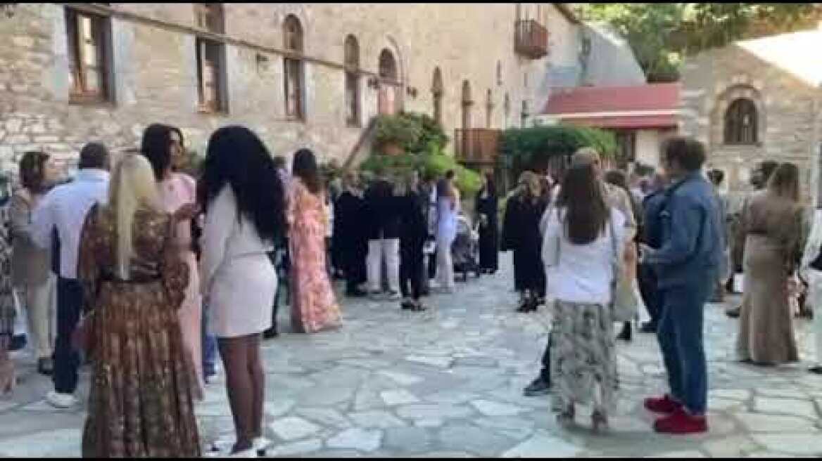 Γιώργος Αγγελόπουλος & Δήμητρα Βαμβακούση βάφτισαν την κόρη τους (1)