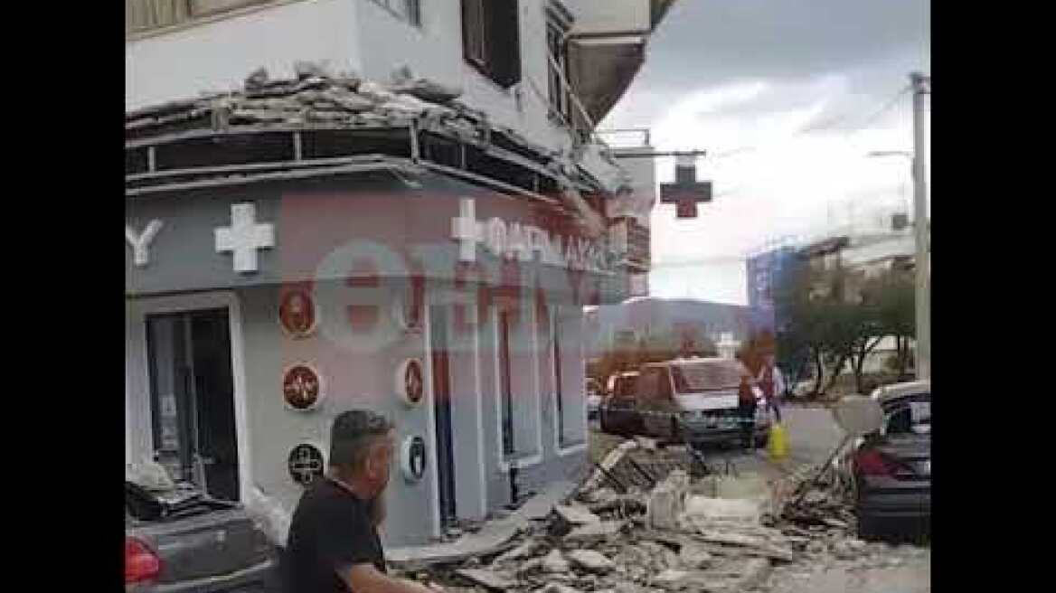 Κατέρρευσαν μπαλκόνια σε κεντρικό δρόμο στο Λαύριο