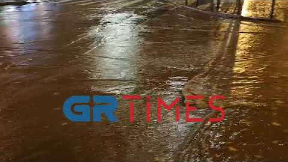 "Ποτάμι" η Εθνικής Αμύνης από τη νεροποντή