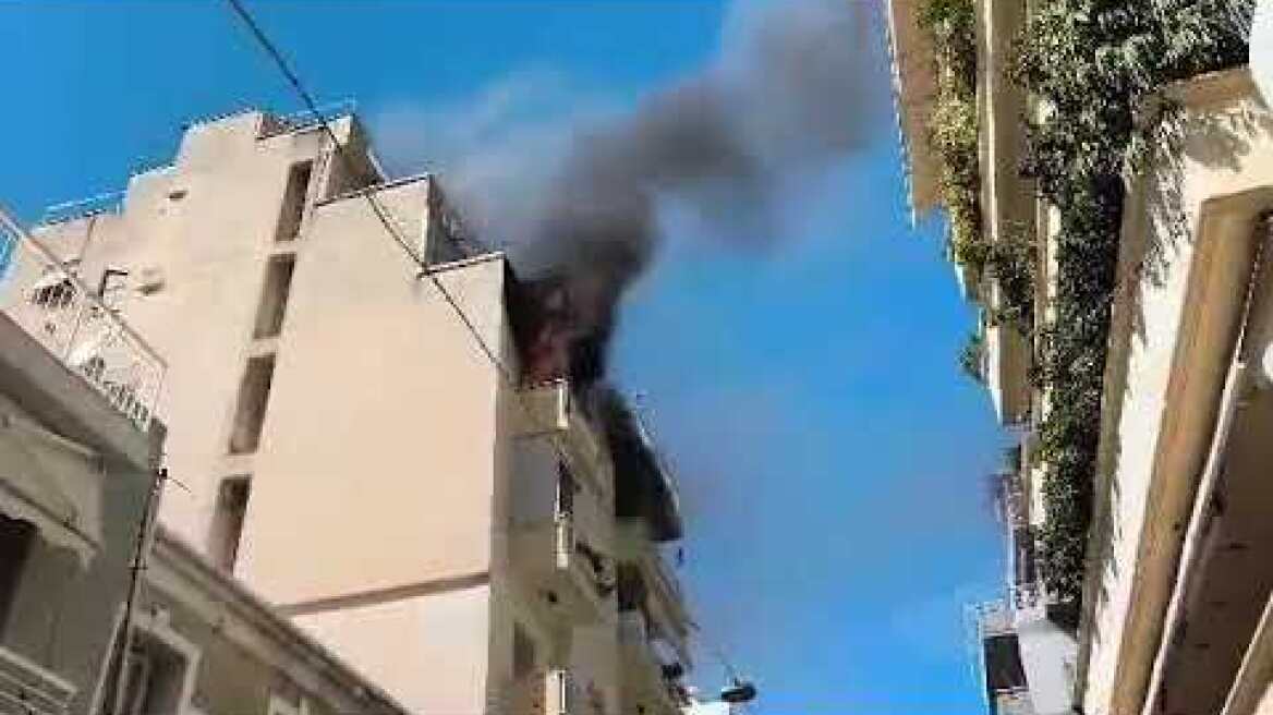 ΠΑΤΡΑ: ΦΩΤΙΑ ΣΕ ΔΙΑΜΕΡΙΣΜΑ ΣΤΗΝ ΟΔΟ ΜΕΣΟΛΟΓΓΙΟΥ