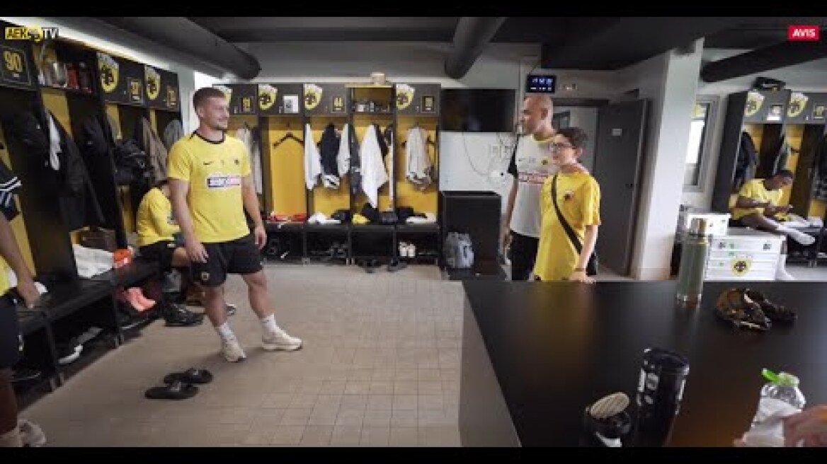 Η επίσκεψη του μικρού Μιχαήλ στα Σπάτα | AEK F.C.