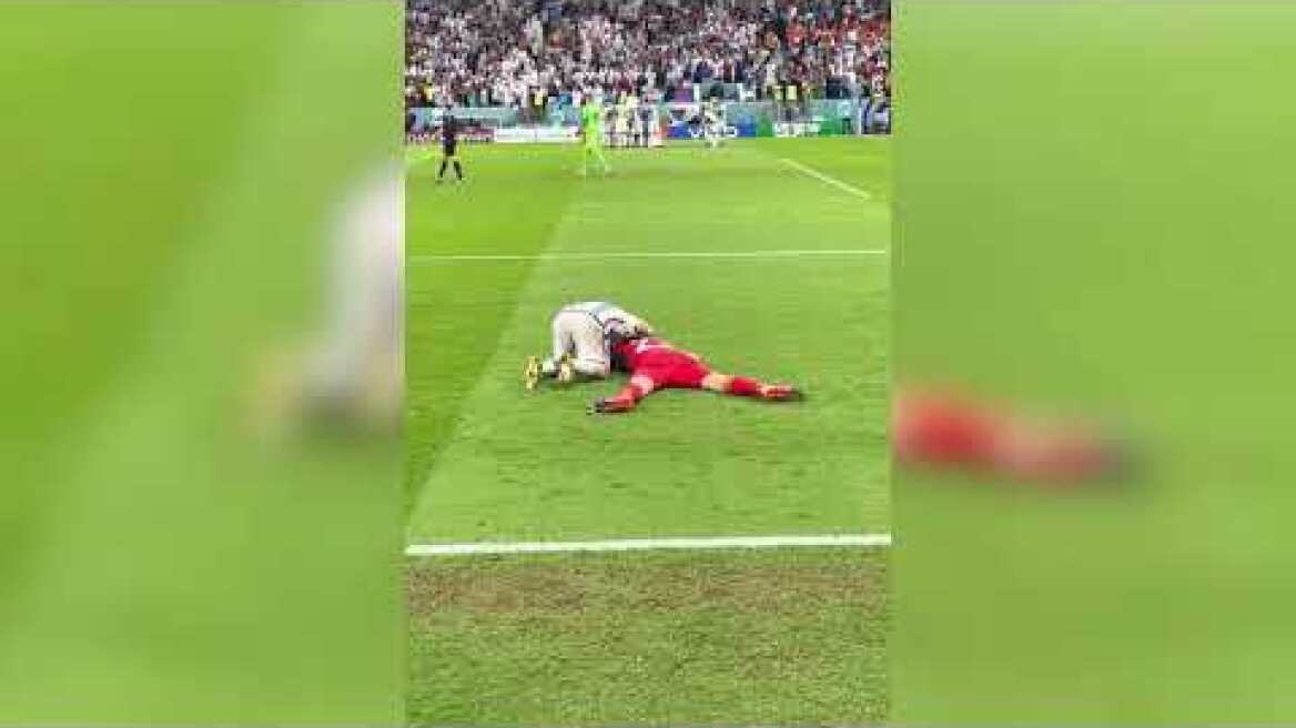 Messi Runs Towards Emi Martinez And Gives Him A Hug