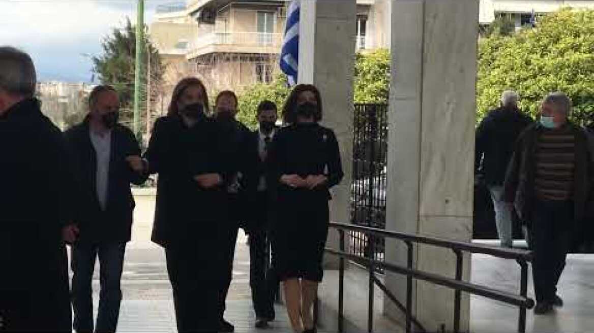 Kηδεία της Μαριέττας Γιαννάκου - Ντόρα Μπακογιάννη