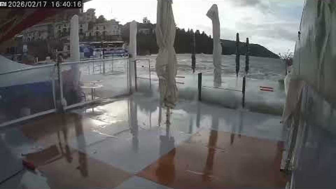 Πλημμύρισαν καταστήματα σε Σύβοτα & Σαγιάδα