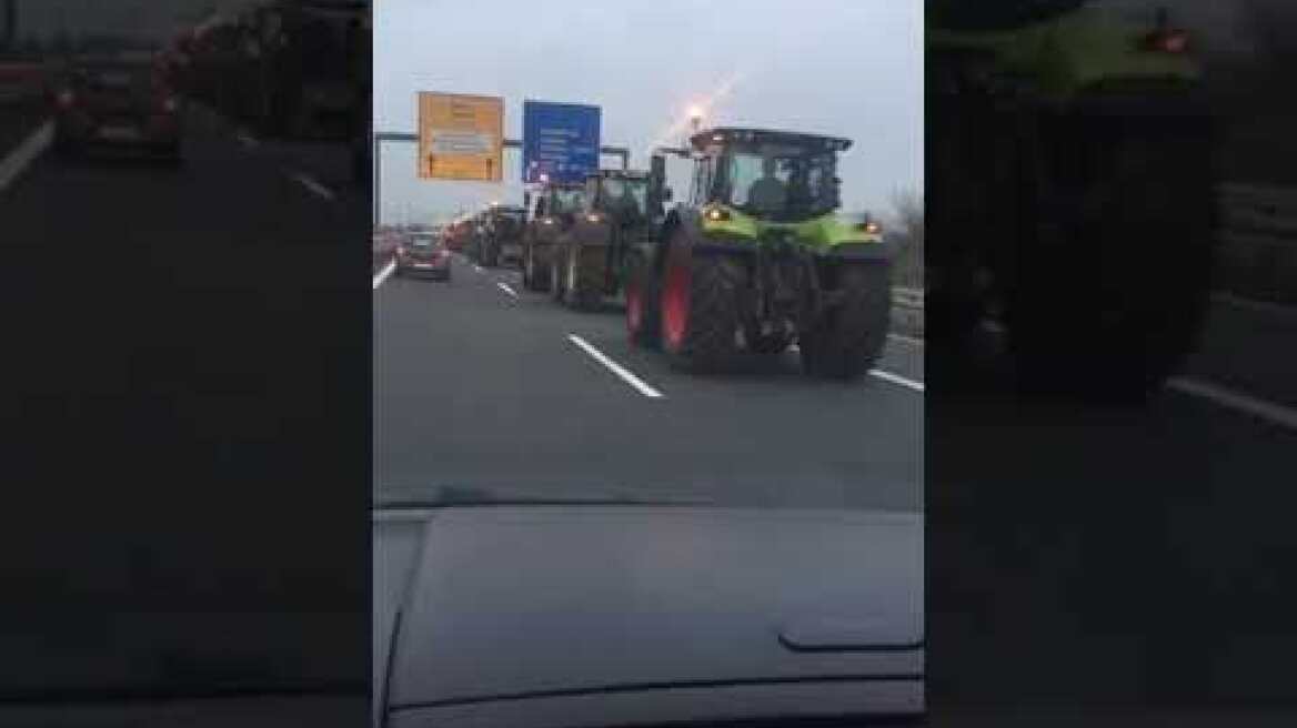 Trecker auf dem Weg zur Demo in Berlin