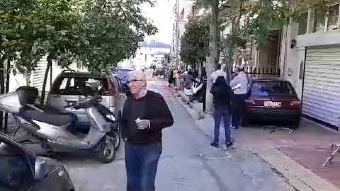 Τεράστιες ουρές στις τράπεζες και σήμερα. Εθνικη στον Βύρωνα