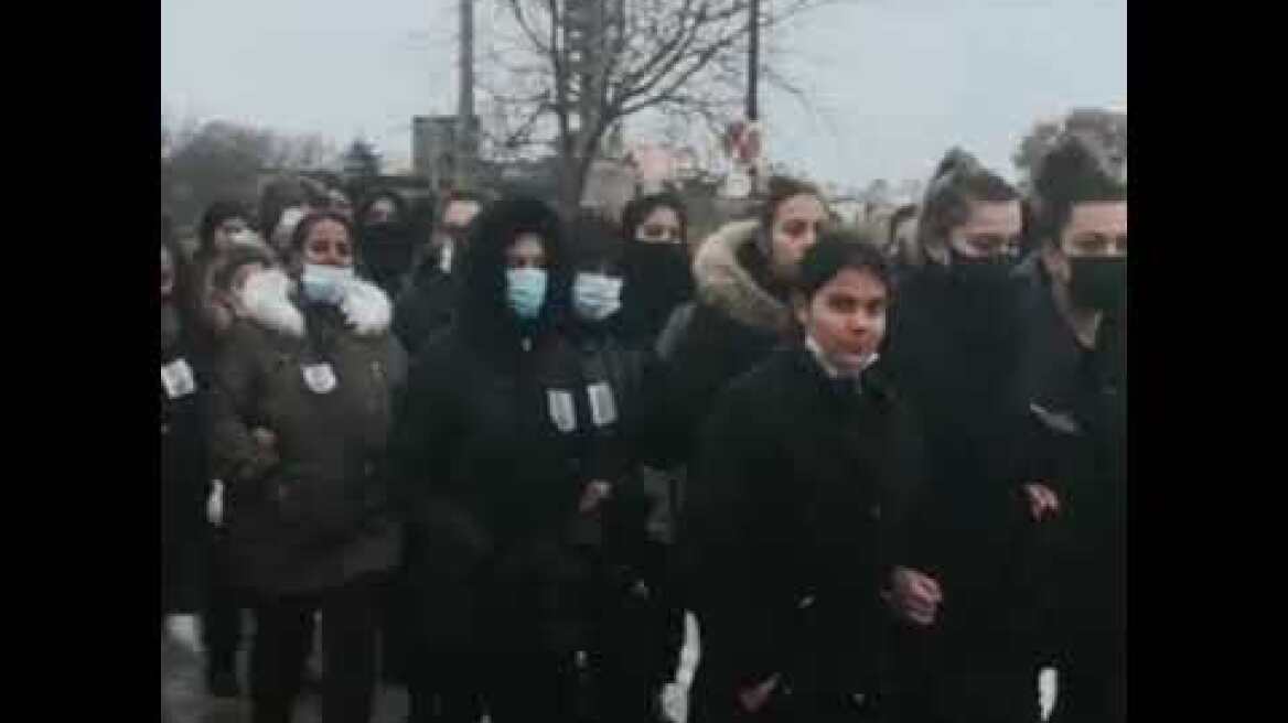 Tο τελευταίο αντίο στην αδικοχαμένη 29χρονη Τζεβριέ, στην Αλεξανδρούπολη