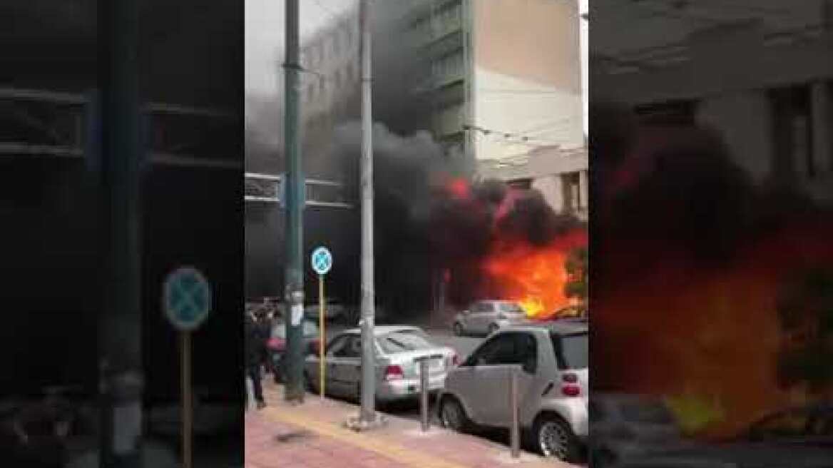 Φωτιά σε αποθήκη στον Πειραιά