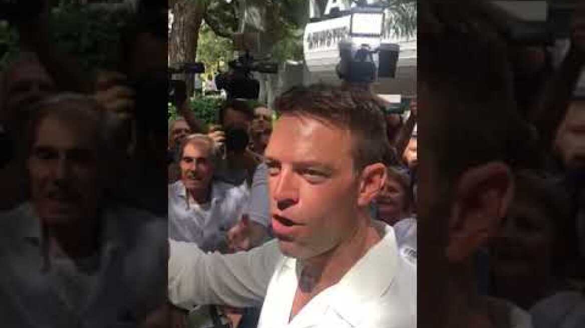 Ο Στέφανος Κασσελάκης στη Νέα Σμύρνη για τις εσωκομματικές του ΣΥΡΙΖΑ