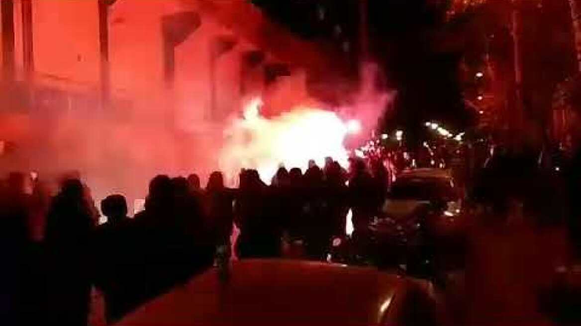 Έβαλαν... φωτιά στην Τούμπα