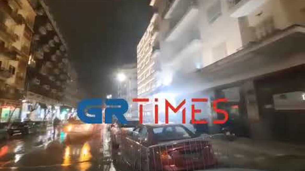 Επεισόδια με πυρσούς και πέτρες έξω από το Τμήμα Ασφάλειας στη Δωδεκανήσου GrTimes