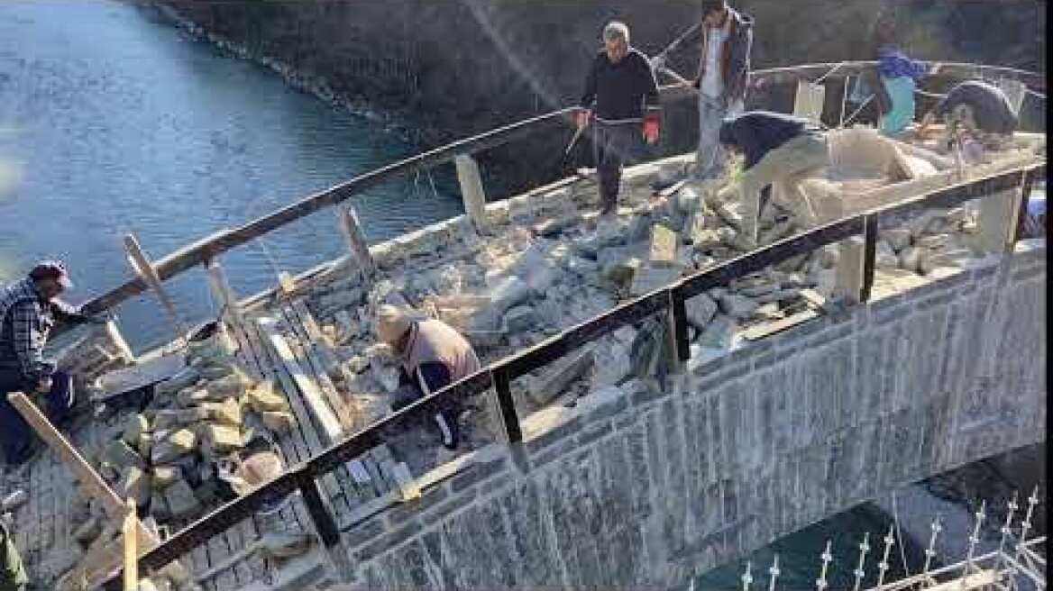 Το Γεφύρι της Πλάκας (2)