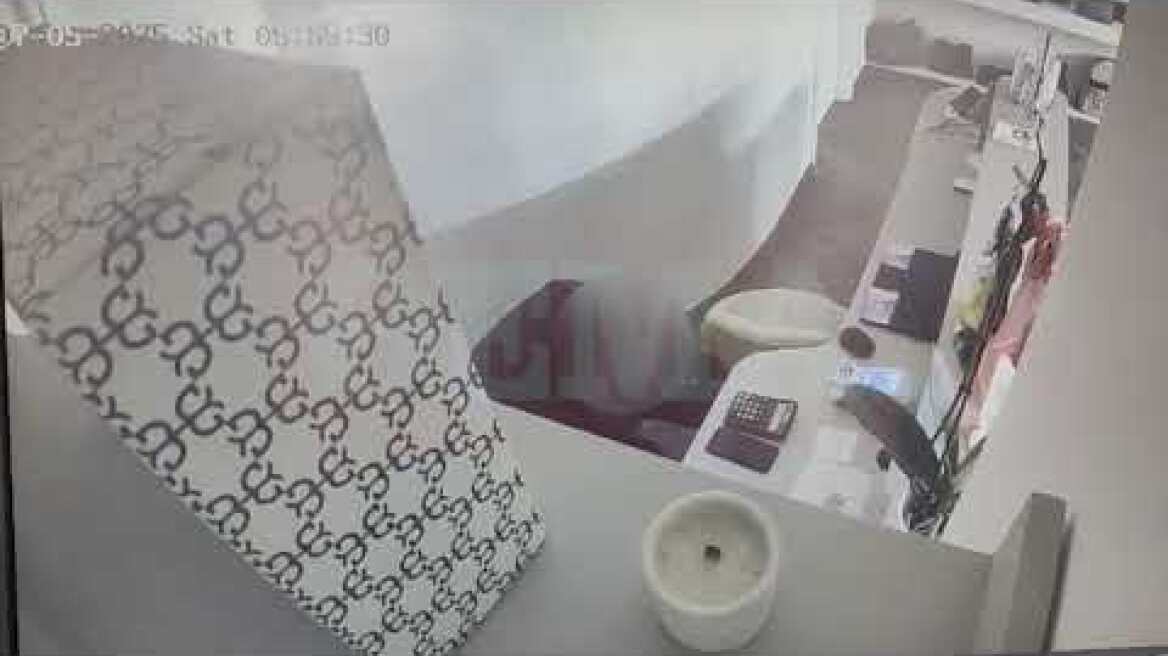 Συνελήφθη ο 54χρονος διαρρήκτης που «άδειαζε» καταστήματα και γραφεία στο Κολωνάκι (1)