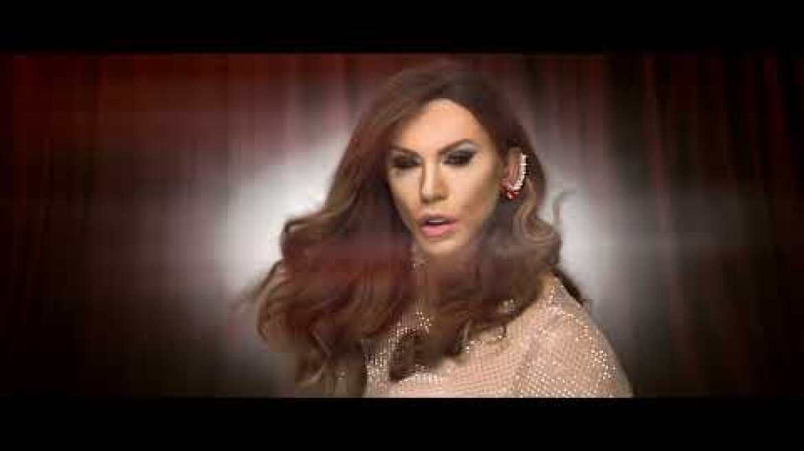 Τάκης Ζαχαράτος: Οι εντυπωσιακές μεταμορφώσεις του για τη νέα του παράσταση