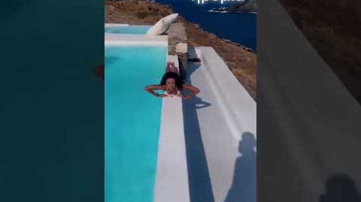 Η Μαρία Σολωμού ποζάρει στον Mente Fuerte με μπικίνι