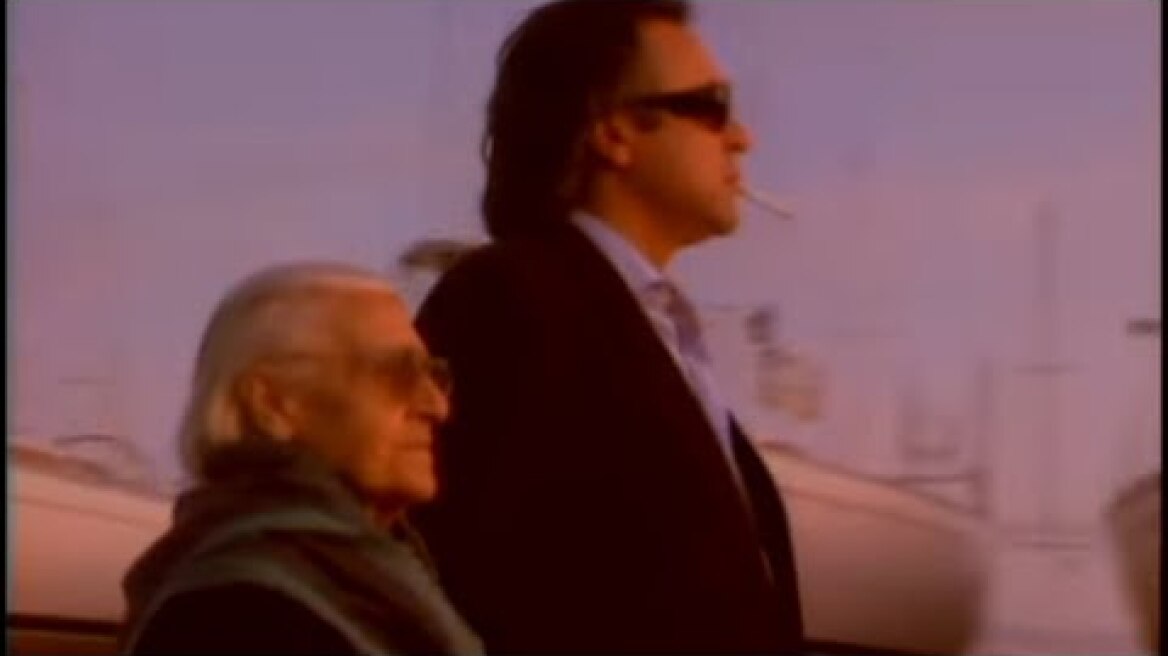 Χρήστος Κυριαζής - Μου θυμίζεις τη μάνα μου - Official Video Clip 