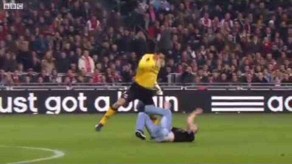 Ajax and AZ Alkmaar match abandoned goalkeeper kicks fan - Torwart tritt Fan -- Spiel abgebrochen