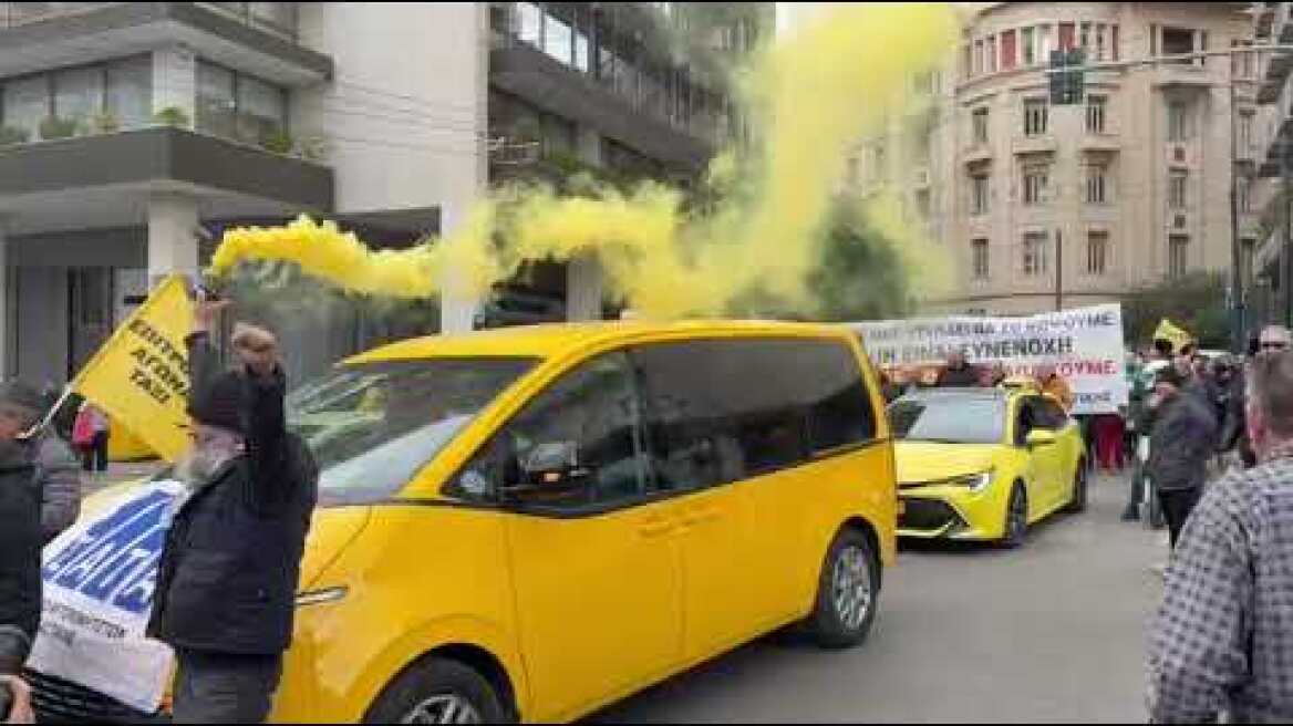 H πορεία των ταξί στο Σύνταγμα