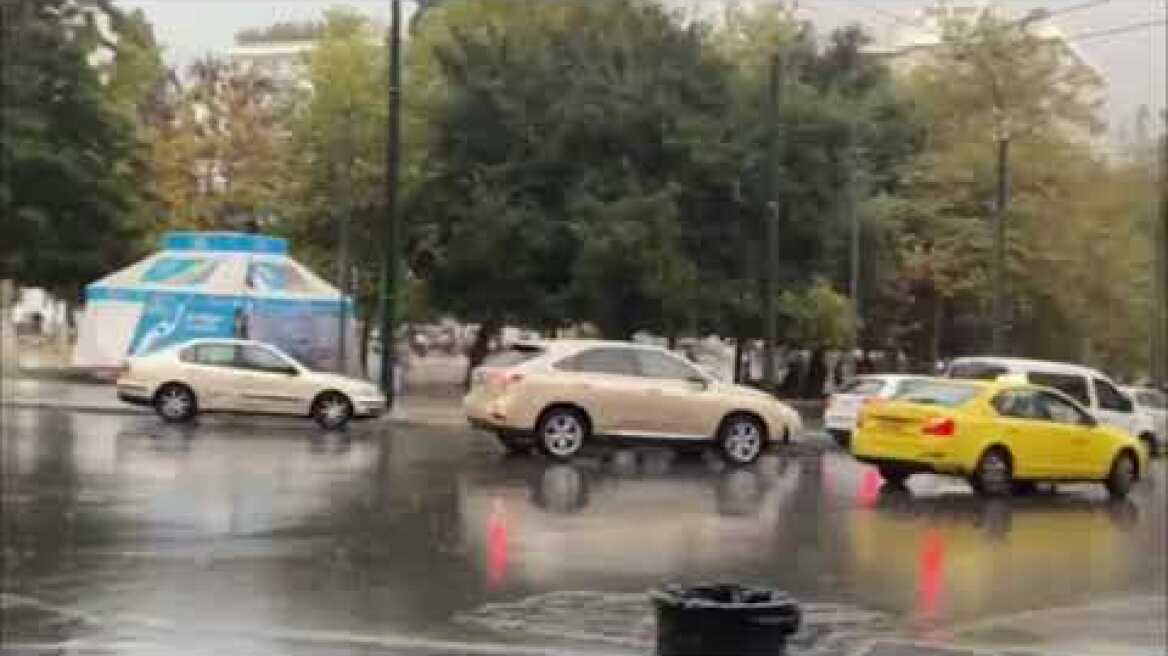 Κακοκαιρία στο κέντρο της Αθήνας