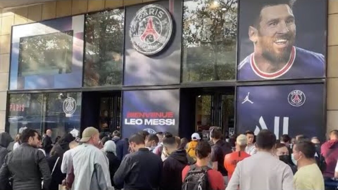 The Queue For a MESSI shirt outside PSG’s Club Shop This Morning👀👕Gonna Break The Records🔥NomadAN