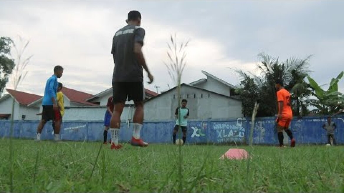 Paying the penalty: coronavirus hits Indonesian footballers hard | AFP