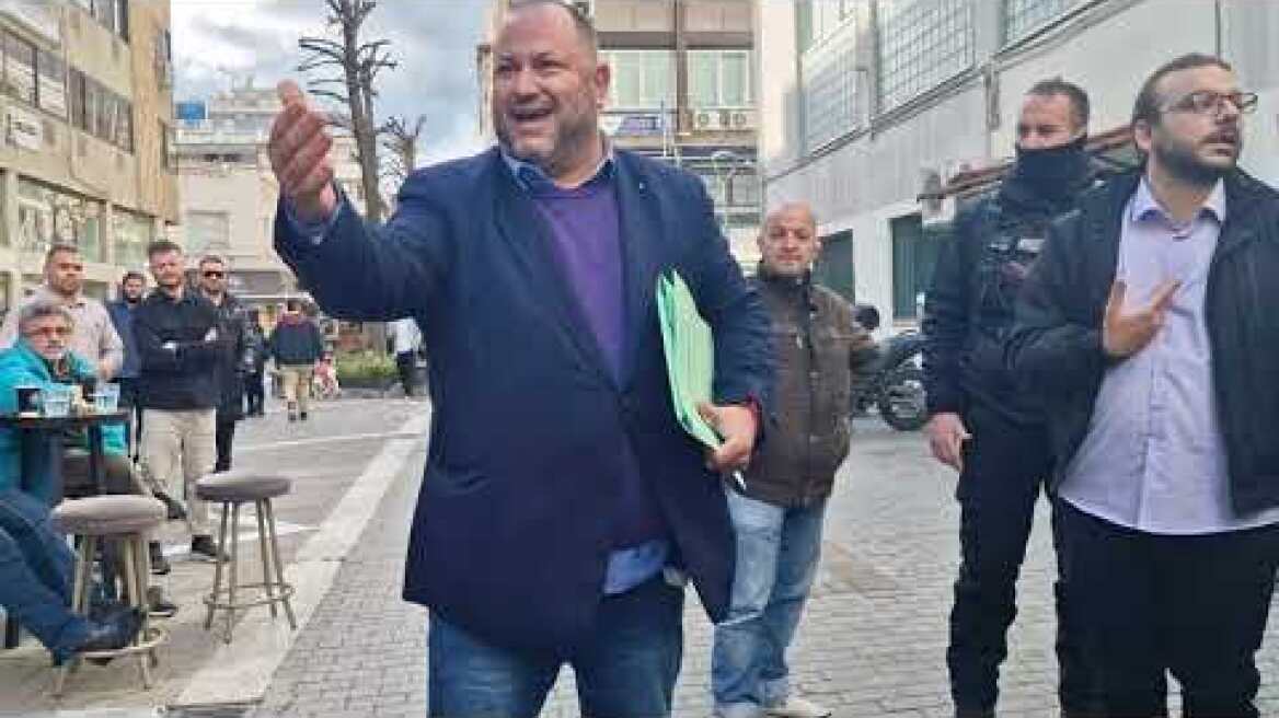 Λάρισα: Προσαγωγή δημοσιογράφων και οπερατέρ ύστερα από μήνυση δικηγόρου έξω από το δικαστήριο