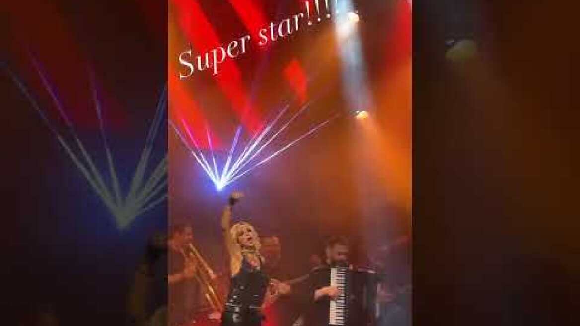 Η Δέσποινα Βανδή στο νυχτερινό κέντρο που εμφανίζεται η Άννα Βίσση 2