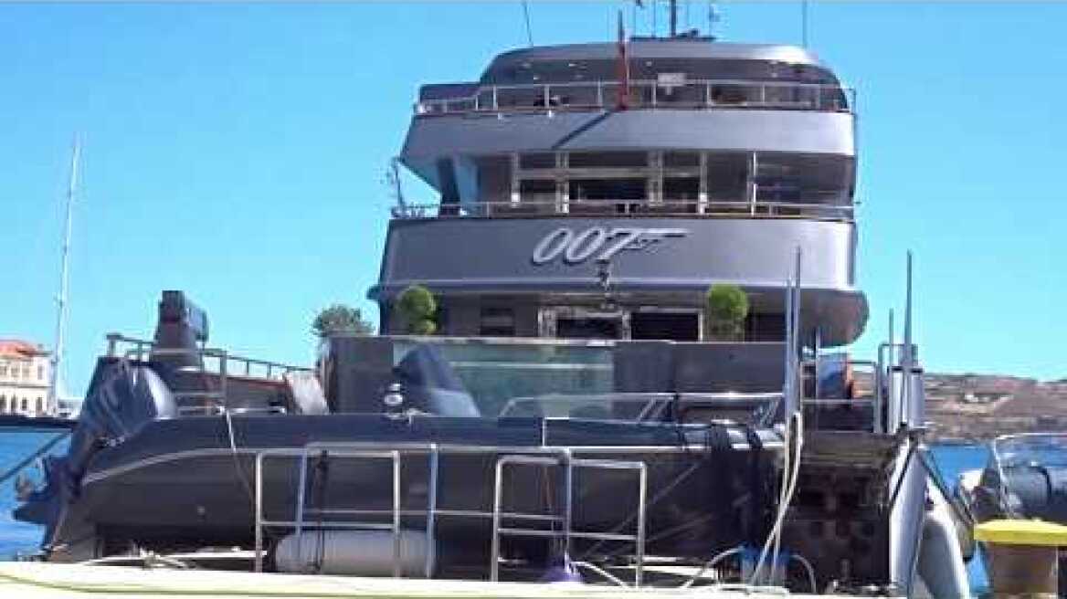 Στη Σύρο η θαλαμηγός 007