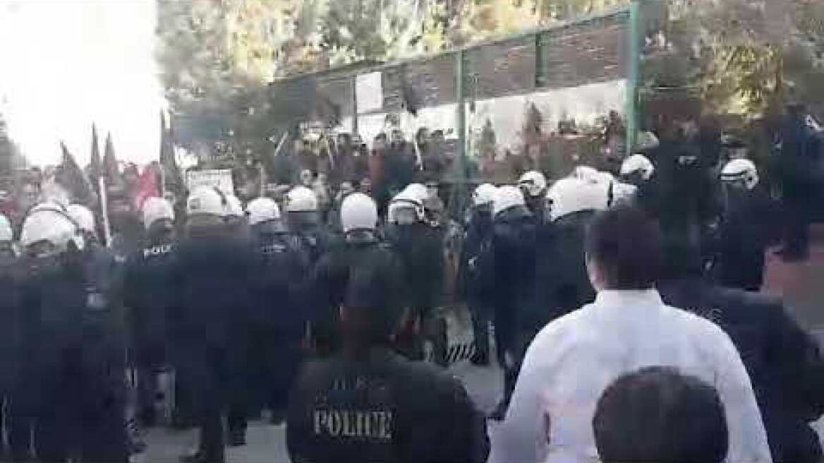 Αστυνομία -ΜΑΤ έξω από  το Παντελίδης-Ημερίδα ΥΠΕΝ Χατζηδάκης