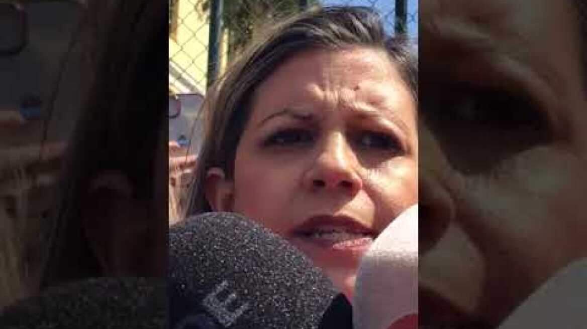 Συνήγορος του Κωνσταντίνου Φλωρου έξω από την Ευελπίδων