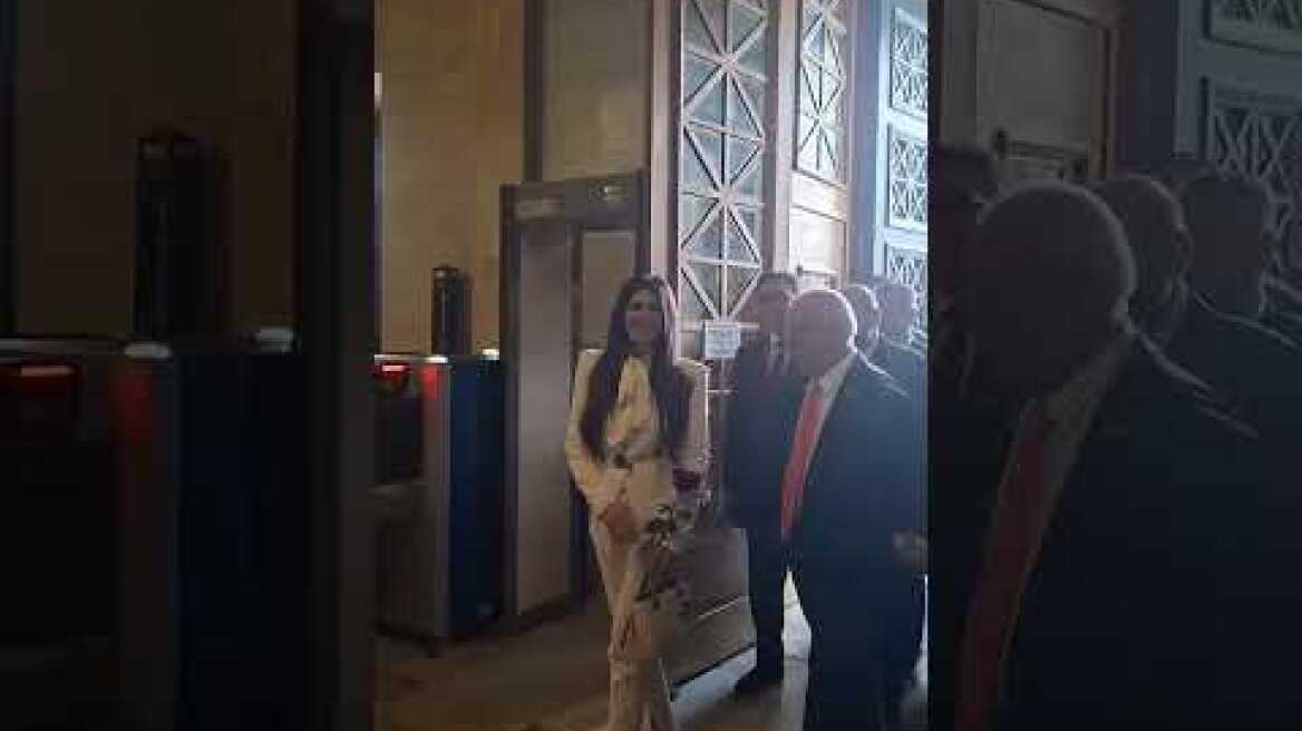 Στη Βουλή έφθασε η  Κίμπερλι Γκιλφόιλ