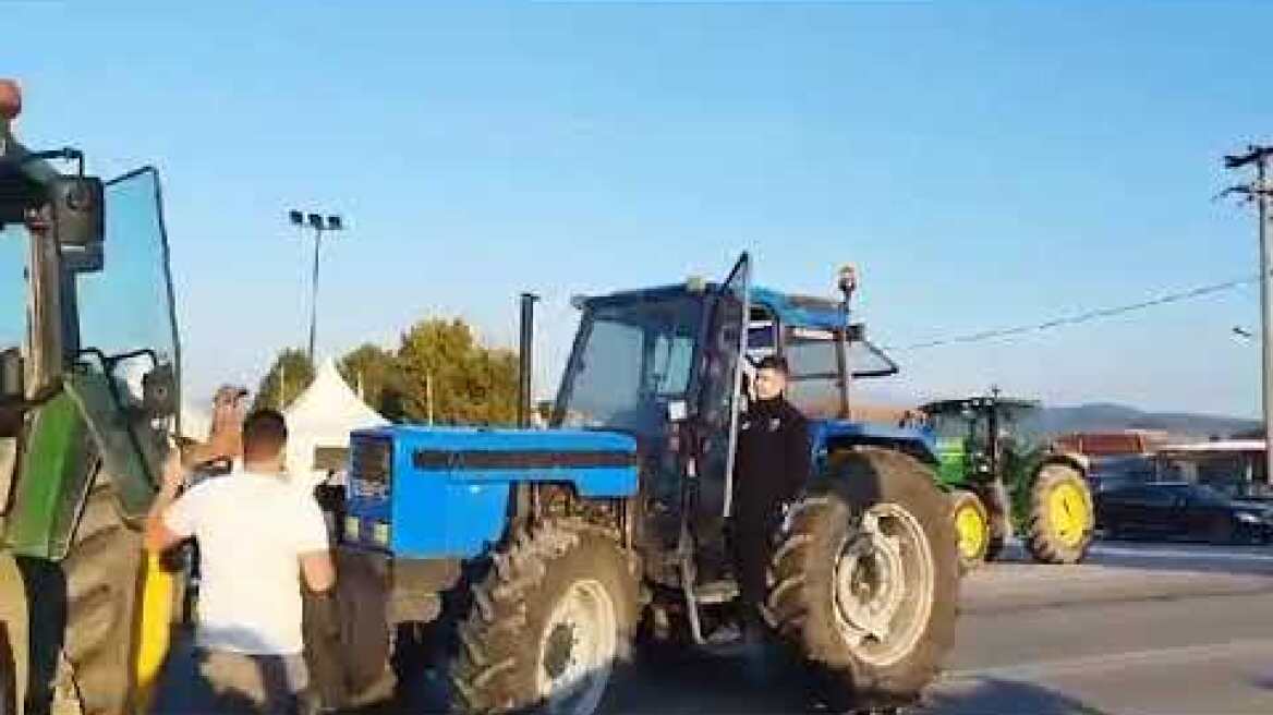 Αποκλεισμός Στεφανοβίκειο στην παλαιά εθνική οδό Λάρισας - Βόλου