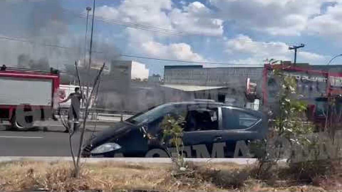 Φλεγόμενο ΙΧ στο ρεύμα ανόδου Αθηνών-Λαμίας στο ύψος της Κηφισιάς