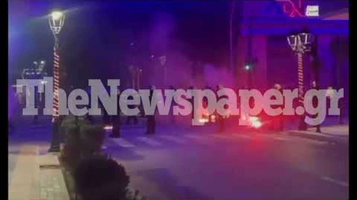 Μολότοφ και επεισόδια στην πορεία για τον Γρηγορόπουλο στον Βόλο