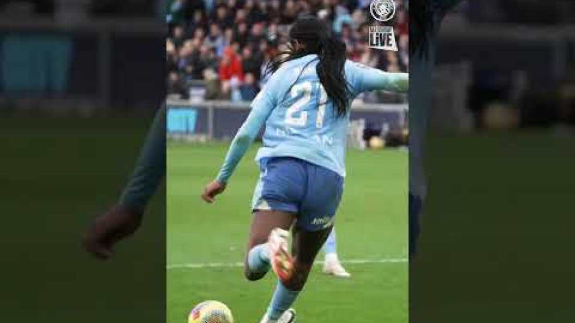 "A GOAL IS A GOAL!" Lauren Hemp reacts to her amazing scorpion kick goal! 🔥 #mancity #wsl #MCILEI