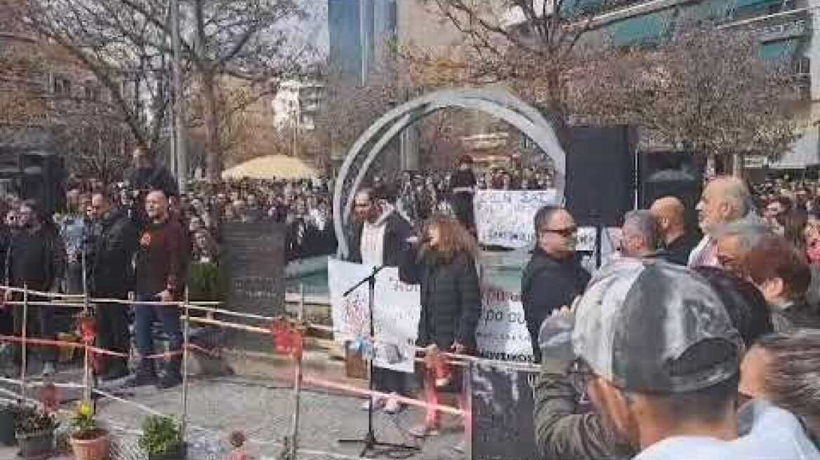 Ένα τραγούδι στη μνήμη των 57 αδικοχαμένων στα Τέμπη