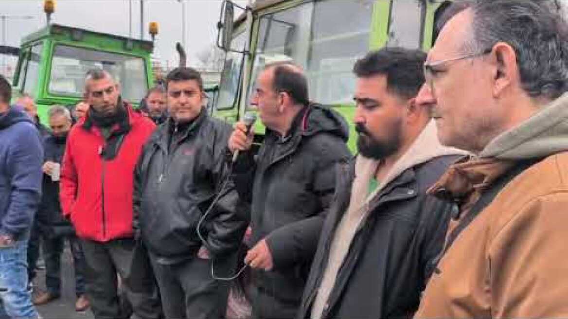 Πρόταση στη σύσκεψη των αγροτών στη Νίκαια να πάνε να κλείσουνε τη σύραγα στα Τέμπη
